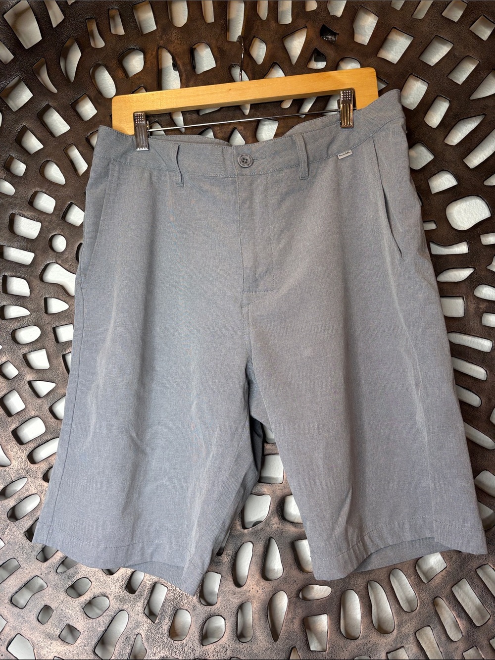 🩶 Travis Mathew Gray White Golf Casual Shorts Men’s 34 Stretch 🩶